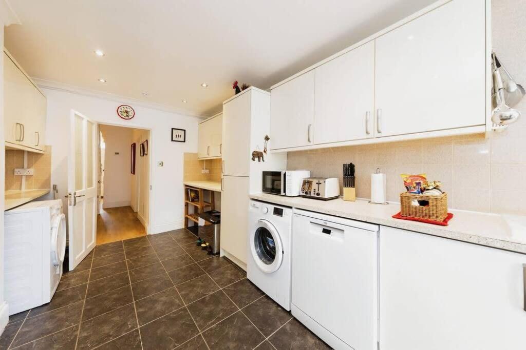 Your Chic 3Br Home Comfort And Style In London Exterior foto