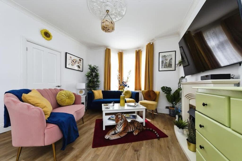 Your Chic 3Br Home Comfort And Style In London Exterior foto